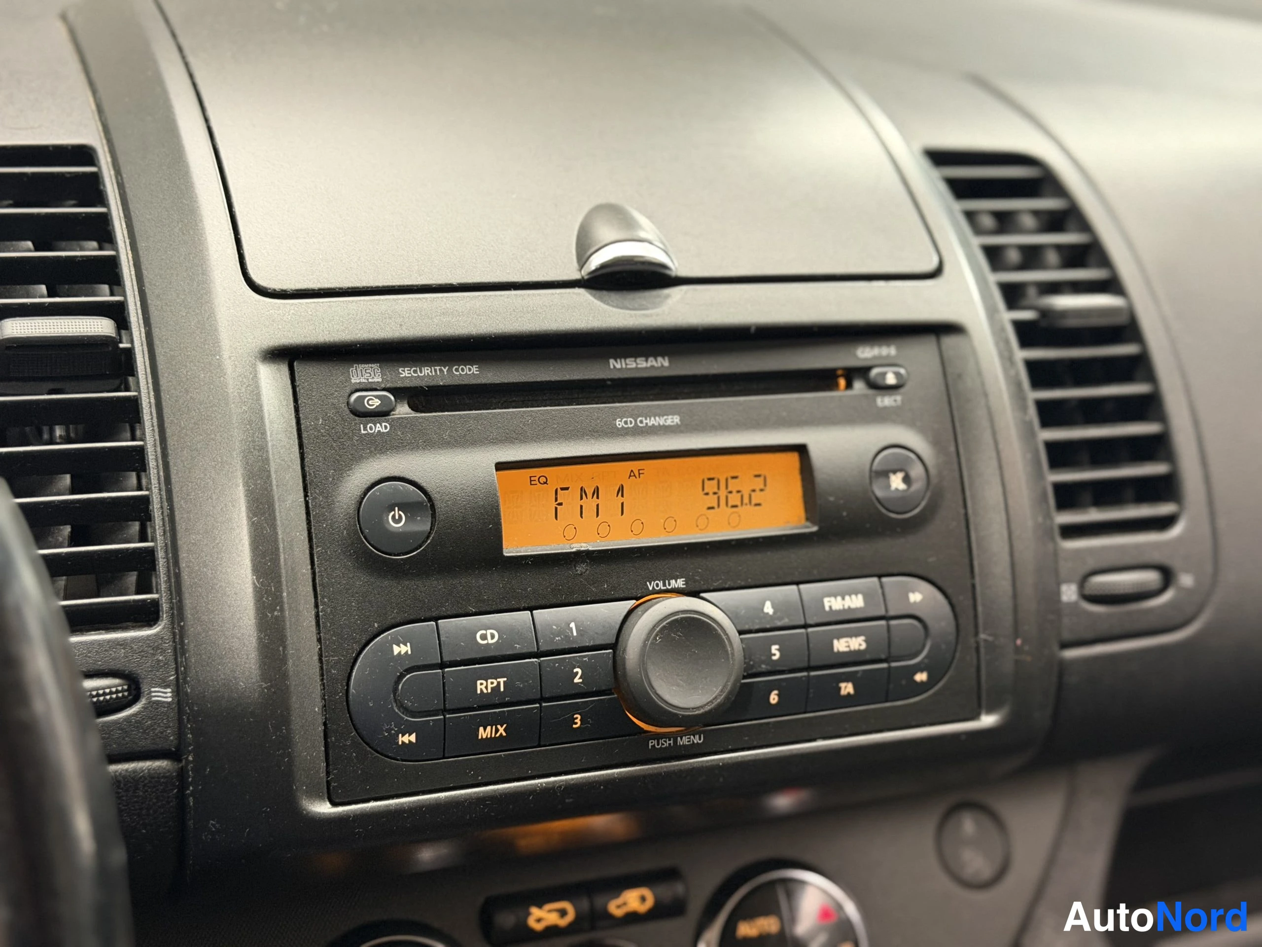 Musta Nissan Note 2007, yksityiskohta, kuva 32