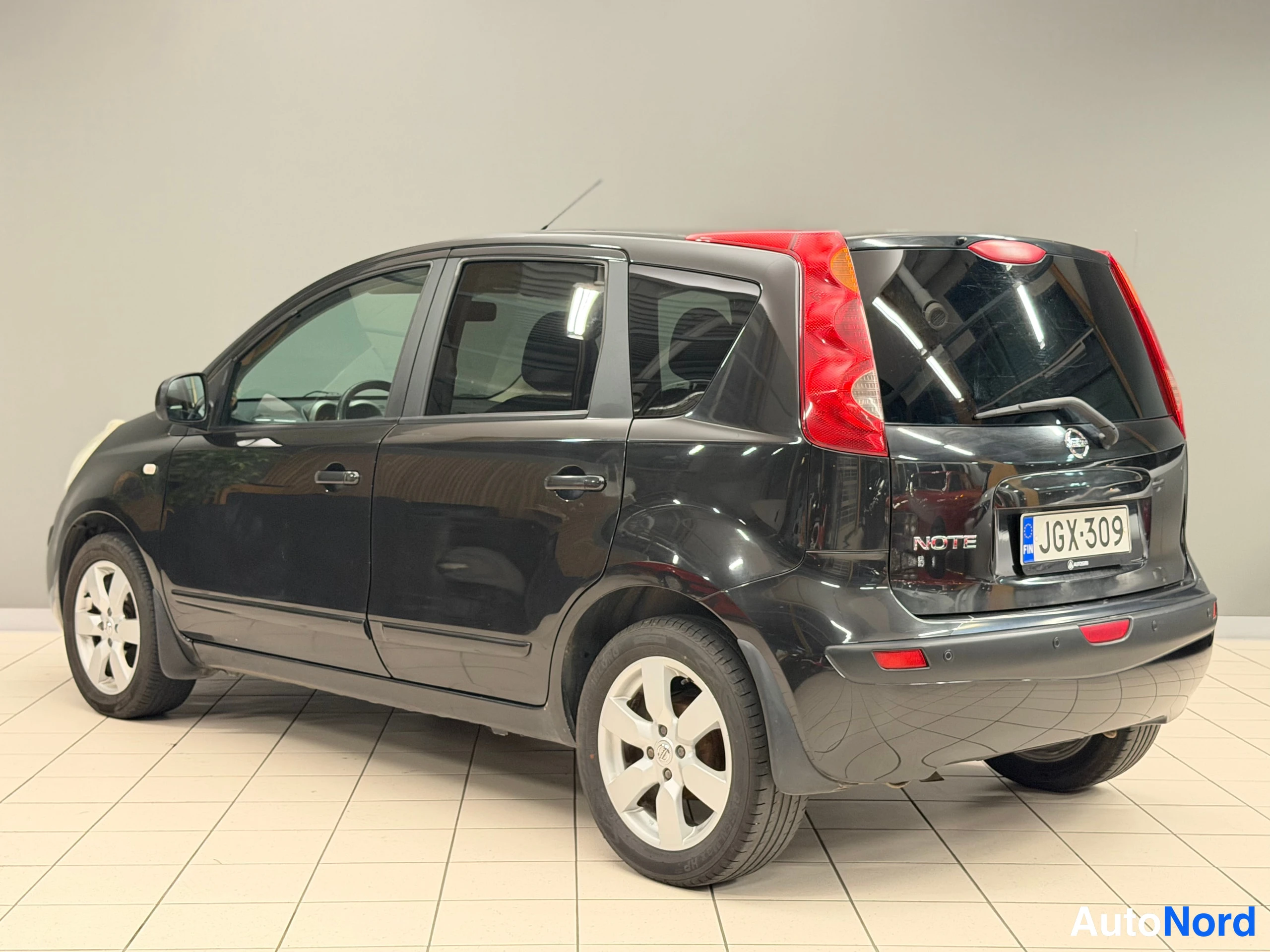 Musta Nissan Note 2007, takaviisto, kuva 10