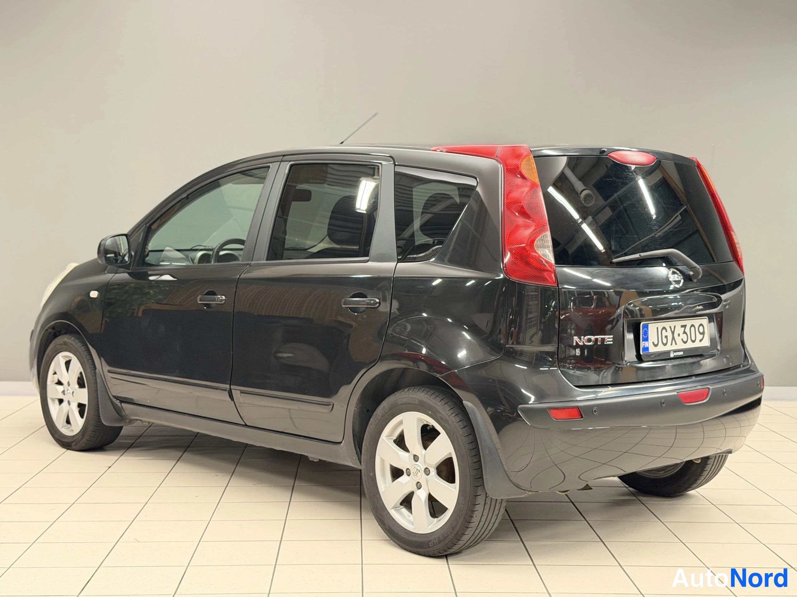 Musta Nissan Note 2007, takaviisto, kuva 11