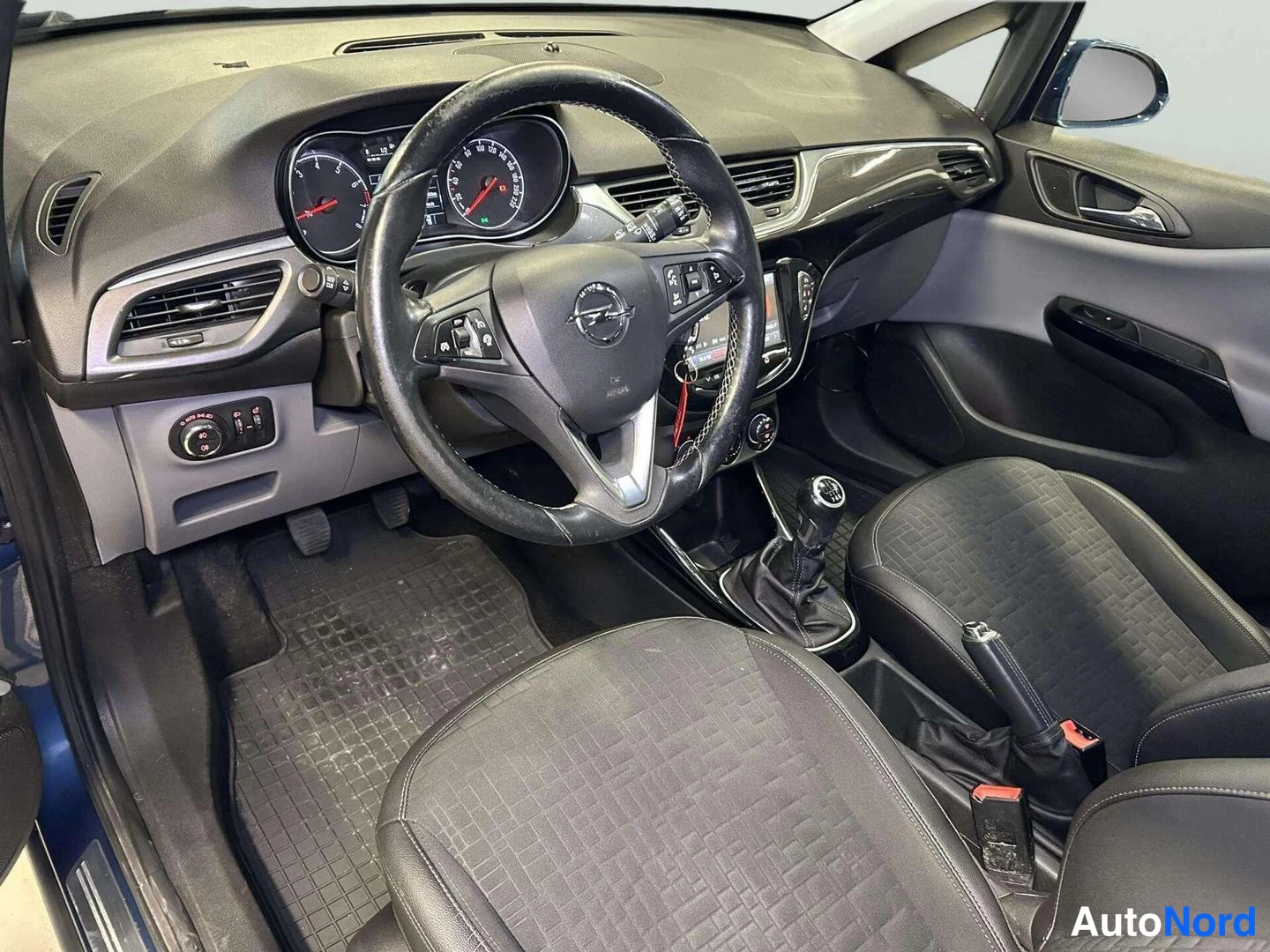 Sininen Opel Corsa 2015, ohjaamo, kuva 8
