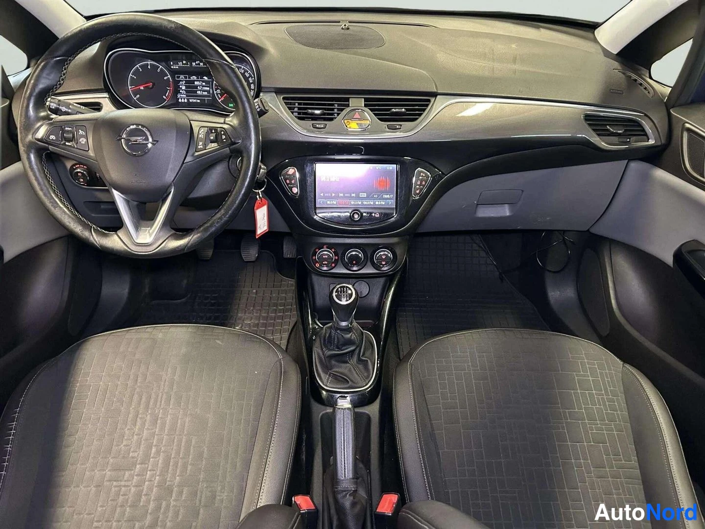 Sininen Opel Corsa 2015, ohjaamo, kuva 9