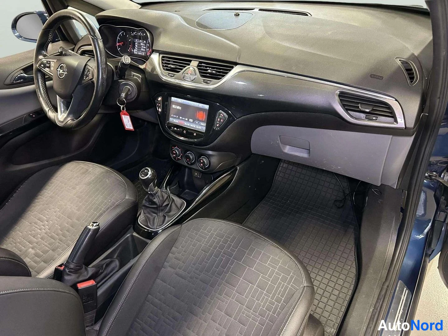Sininen Opel Corsa 2015, ohjaamo, kuva 10