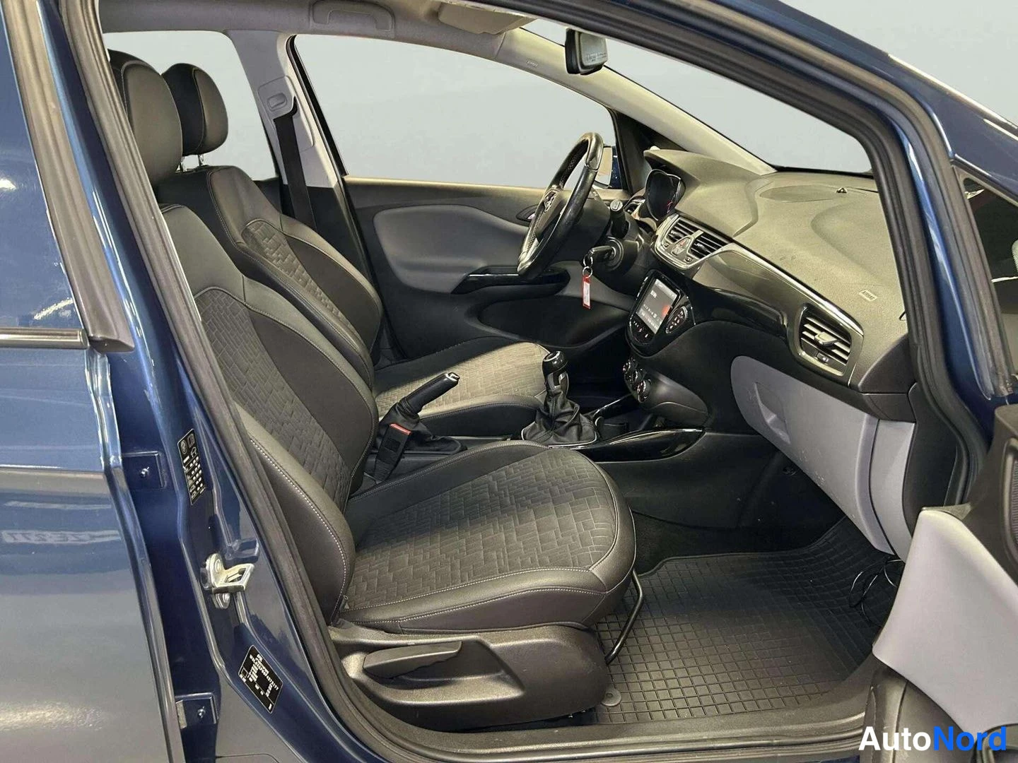 Sininen Opel Corsa 2015, ohjaamo, kuva 11