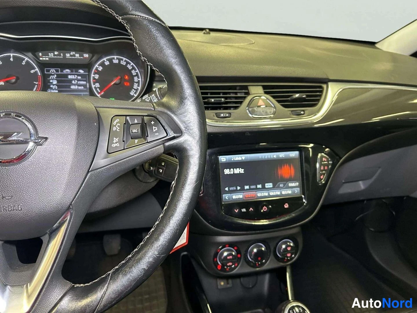 Sininen Opel Corsa 2015, ohjaamo, kuva 13