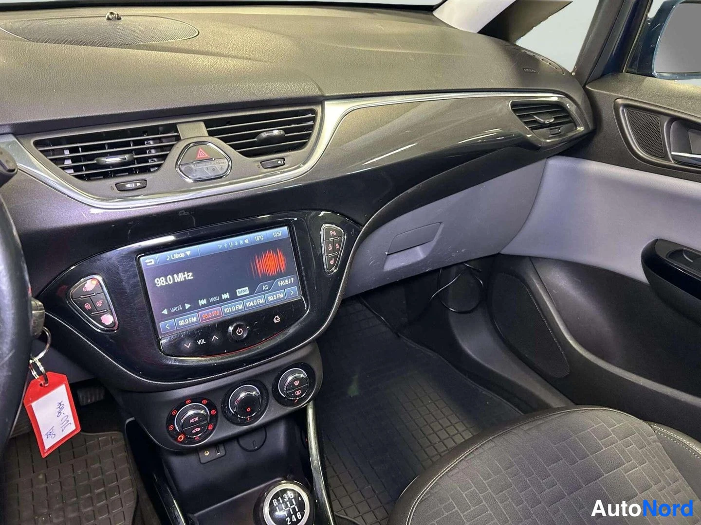 Sininen Opel Corsa 2015, ohjaamo, kuva 14