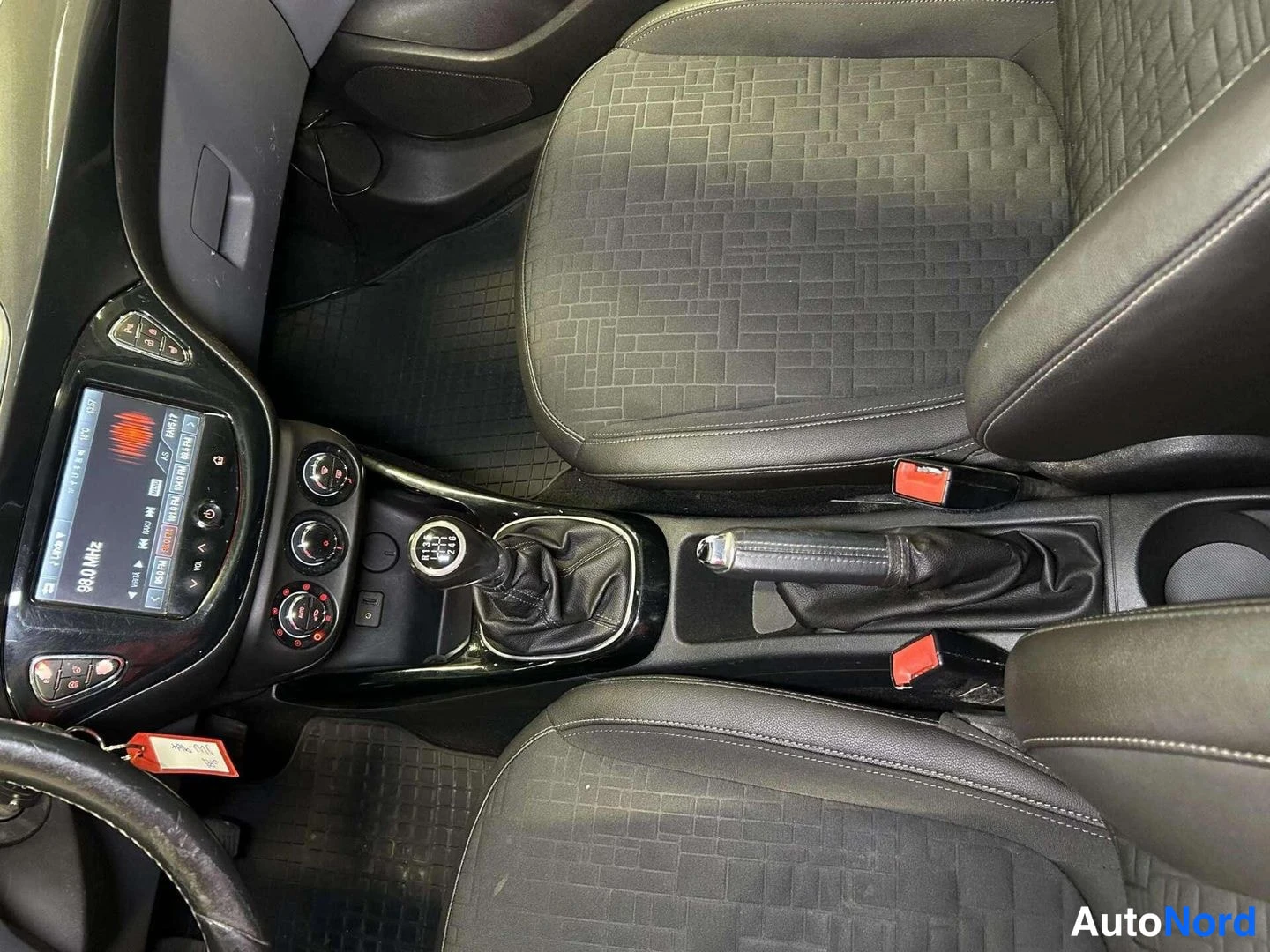 Sininen Opel Corsa 2015, etuistuimet, kuva 15
