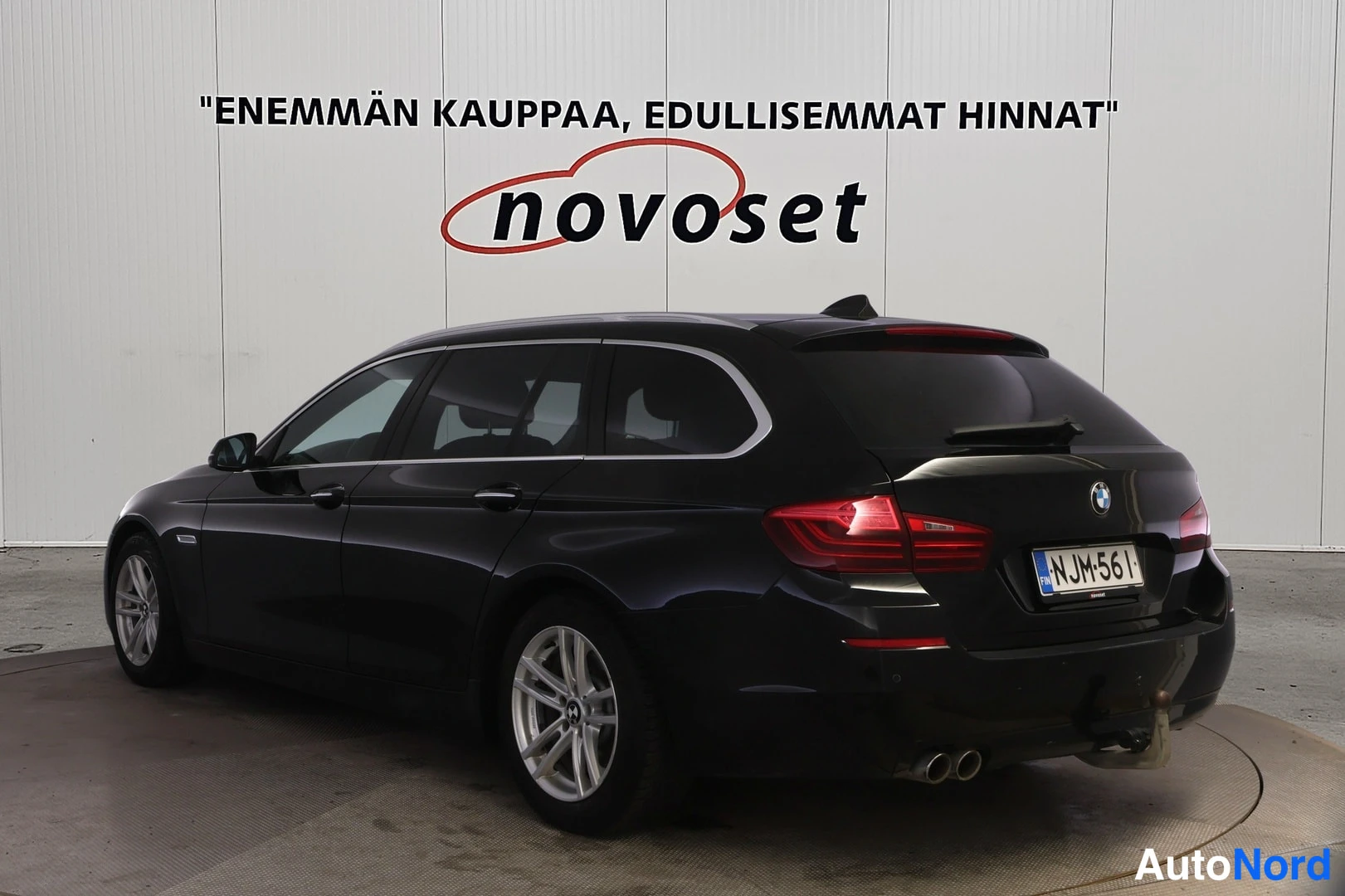 Musta BMW 520d xDrive 2013, takaviisto, kuva 4