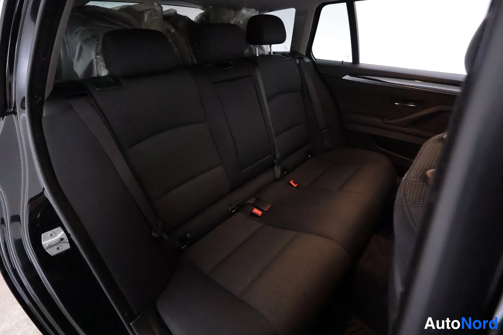Musta BMW 520d xDrive 2013, takaistuimet, kuva 22