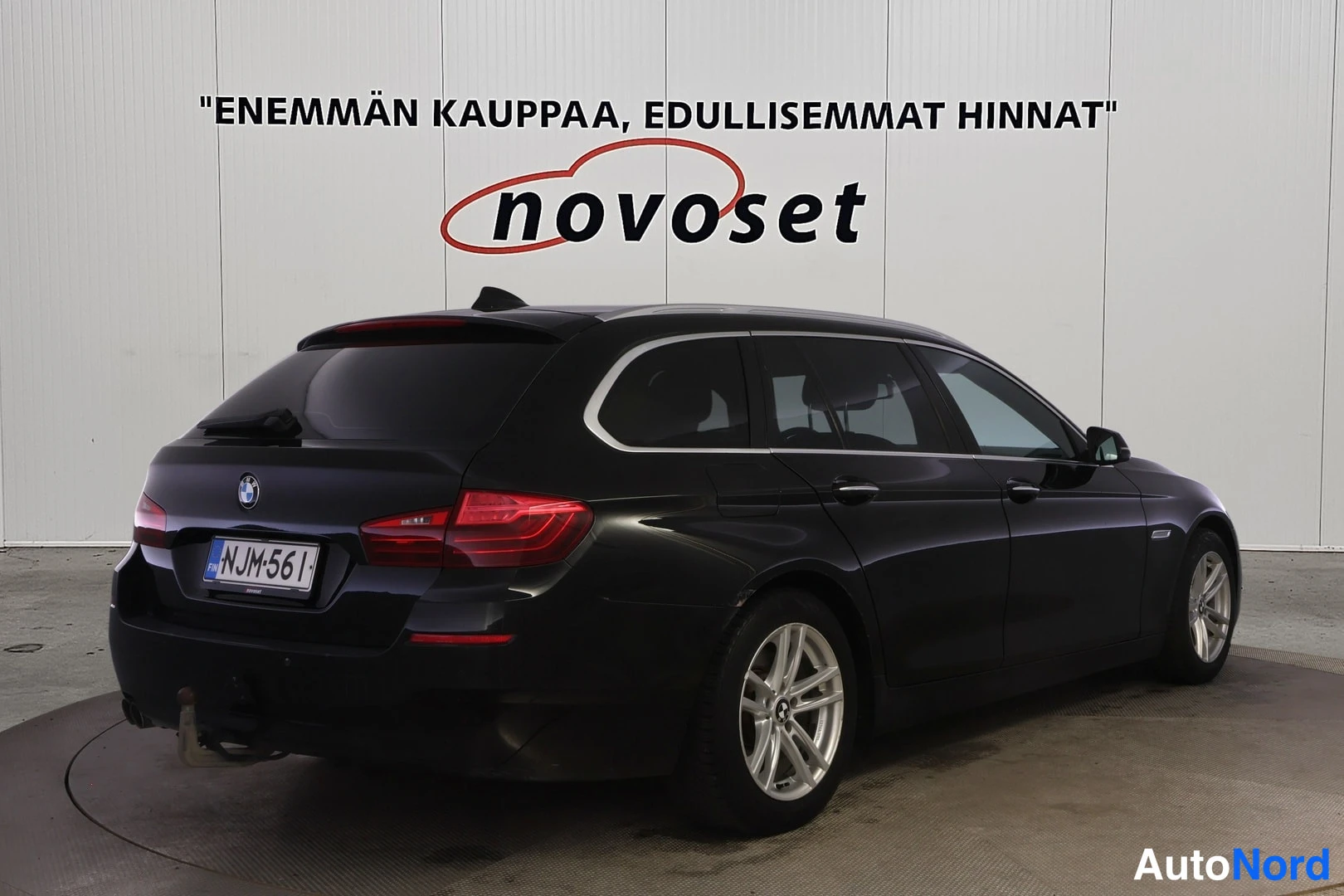 Musta BMW 520d xDrive 2013, takaviisto, kuva 5