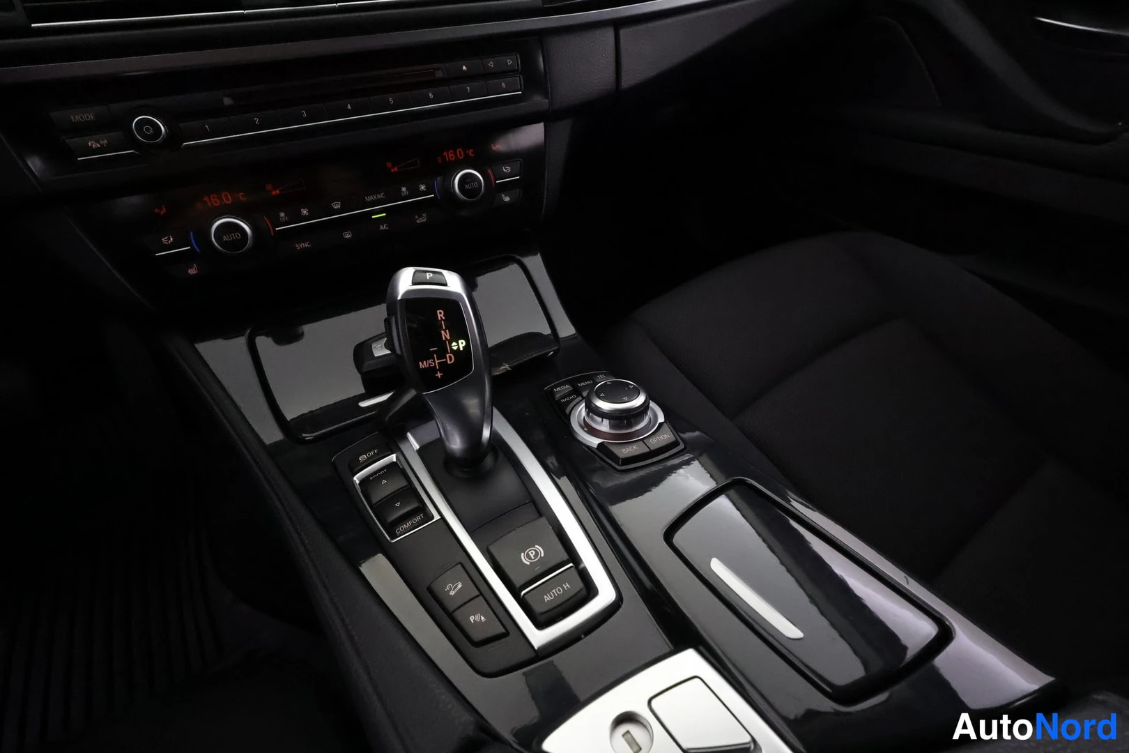 Musta BMW 520d xDrive 2013, yksityiskohta, kuva 30