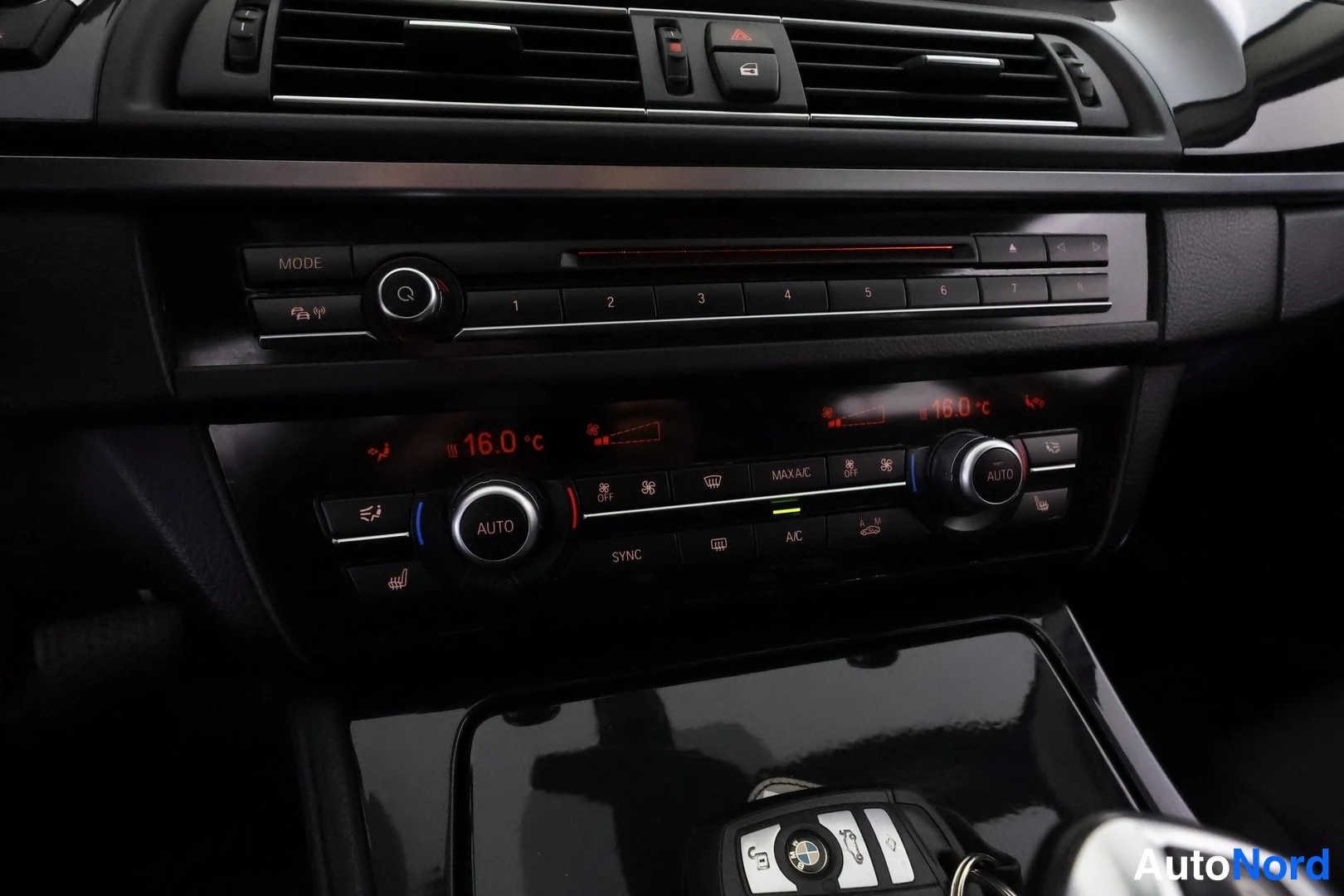 Musta BMW 520d xDrive 2013, yksityiskohta, kuva 40