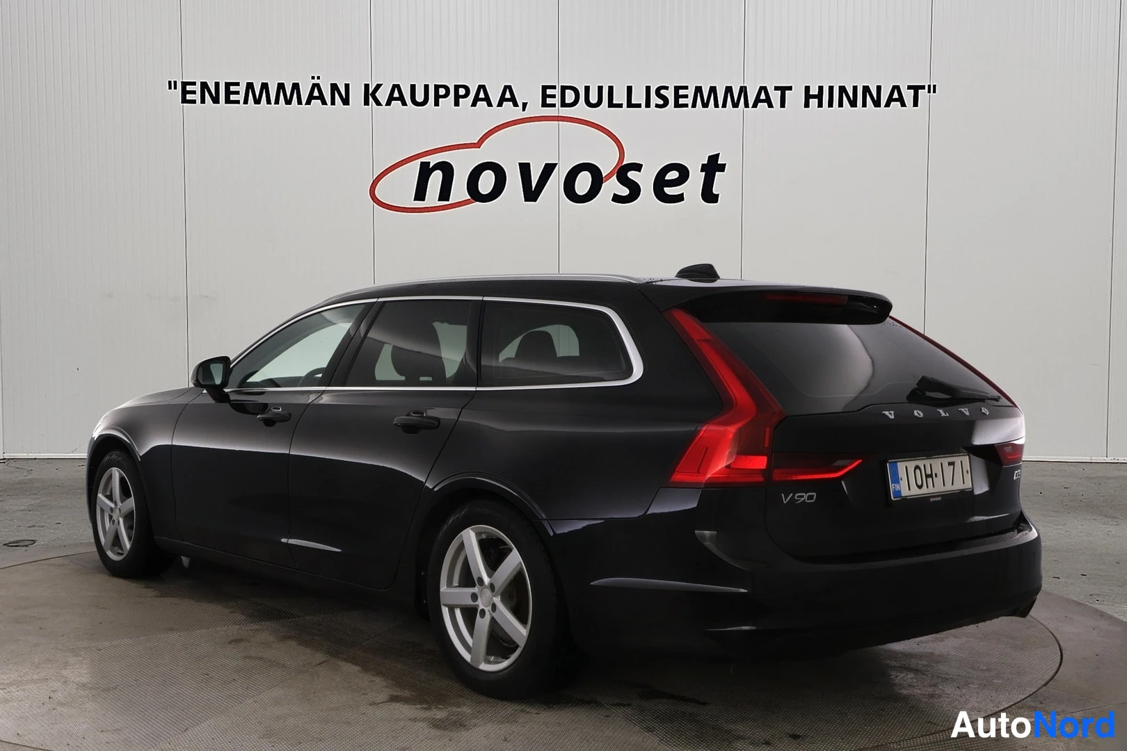 Musta Volvo V90 2018, takaviisto, kuva 4