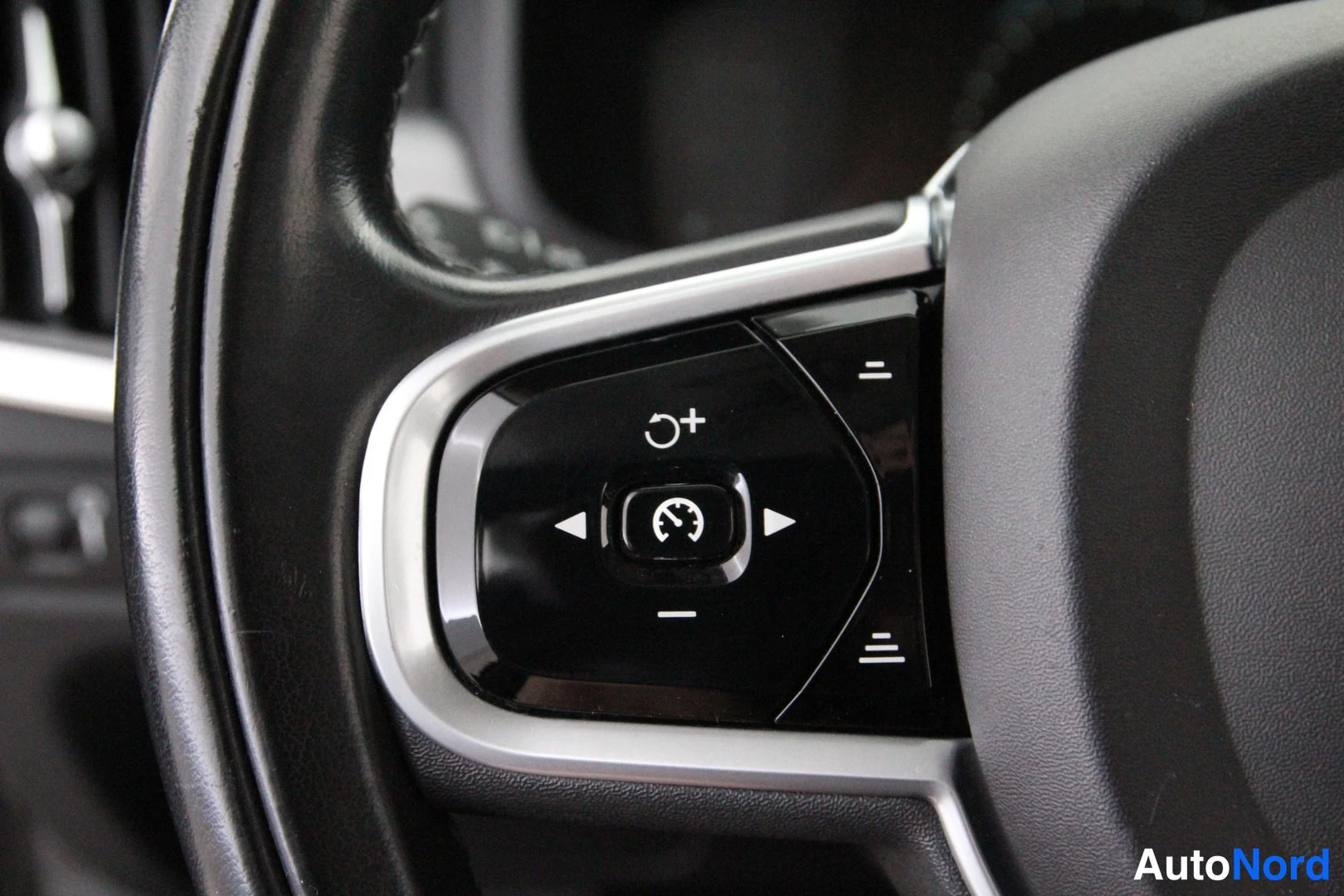 Musta Volvo V90 2018, yksityiskohta, kuva 21