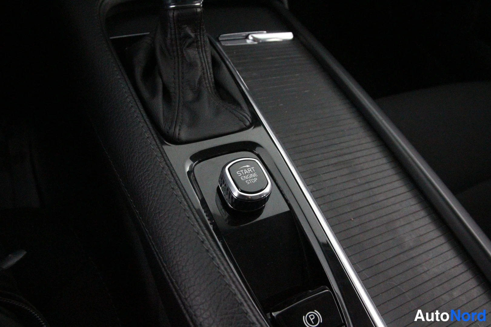 Musta Volvo V90 2018, yksityiskohta, kuva 23