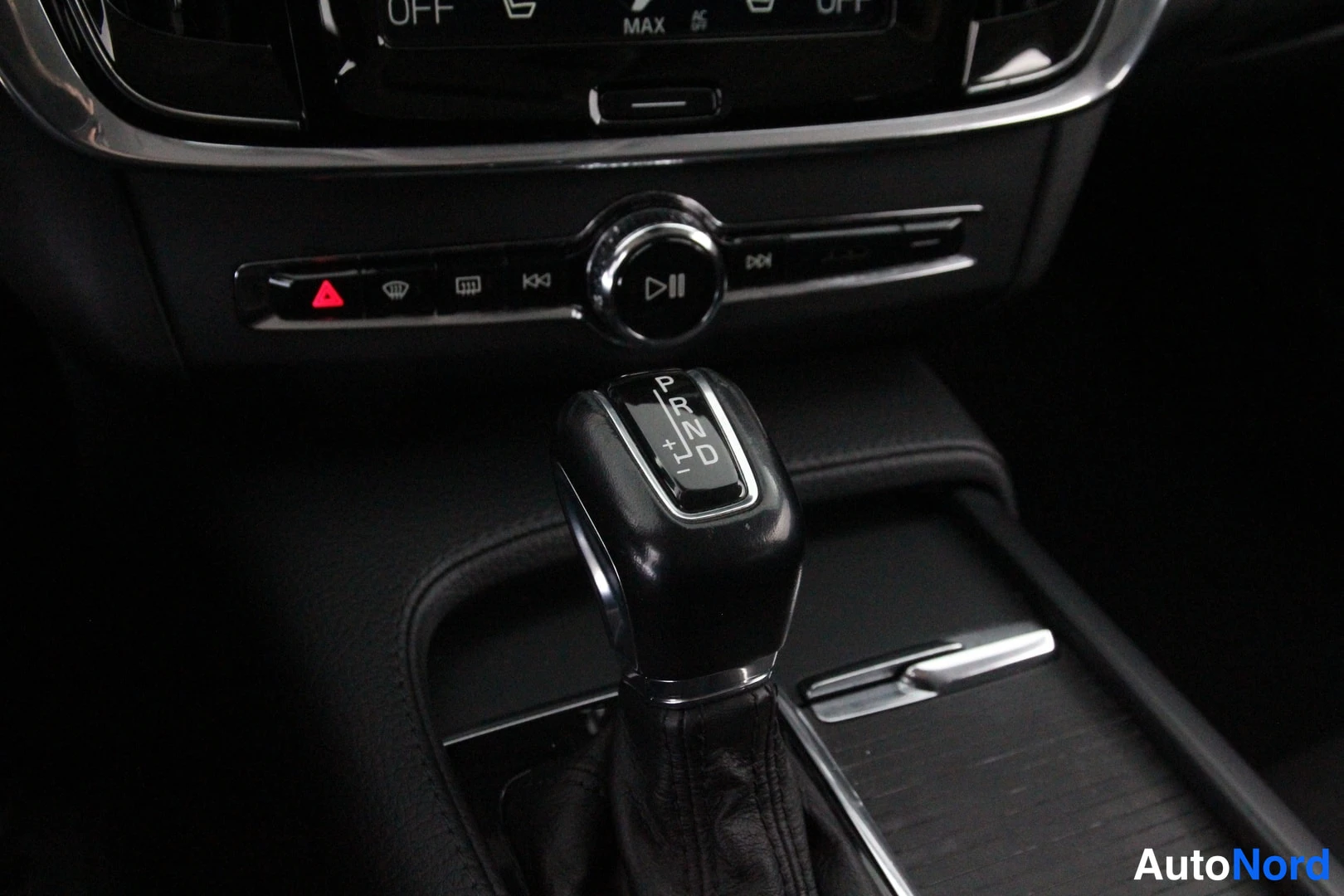 Musta Volvo V90 2018, yksityiskohta, kuva 24