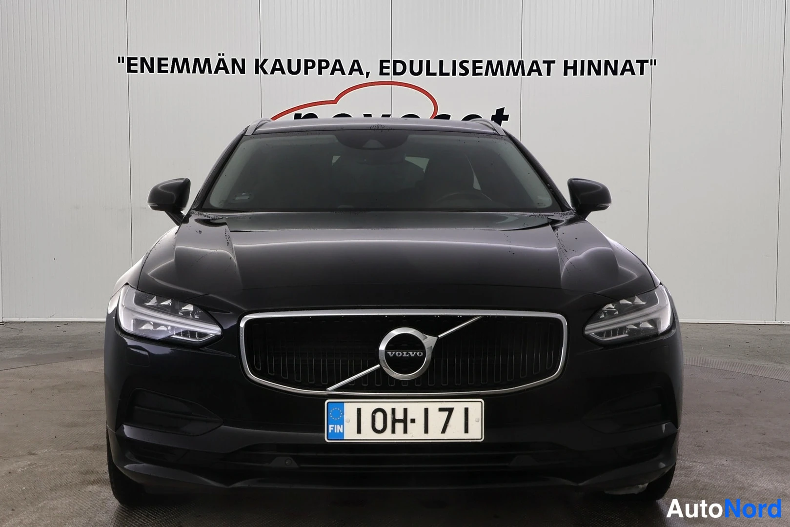 Musta Volvo V90 2018, edestä, kuva 3