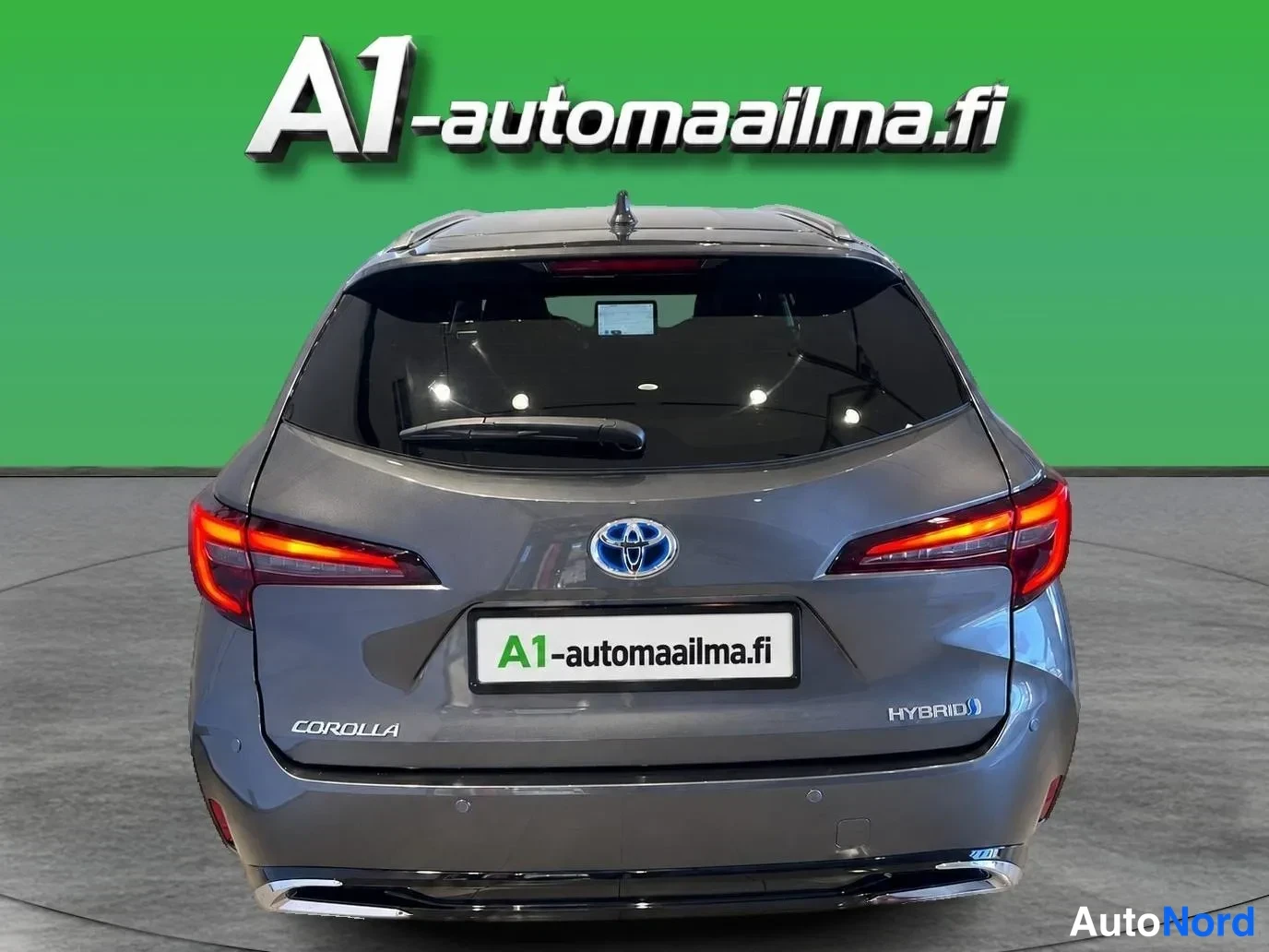 Harmaa Toyota Corolla Touring 2023, takaa, kuva 6