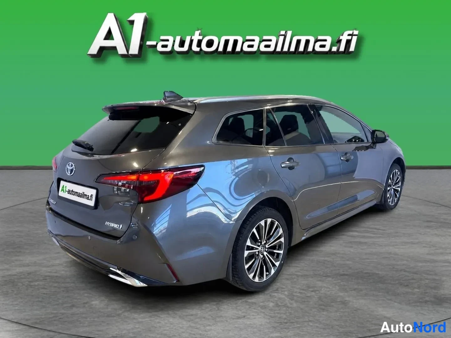 Harmaa Toyota Corolla Touring 2023, takaviisto, kuva 5