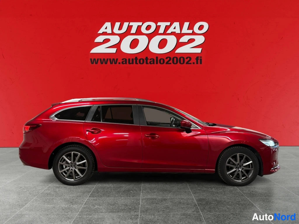 Punainen Mazda 6 2021, sivulta, kuva 5