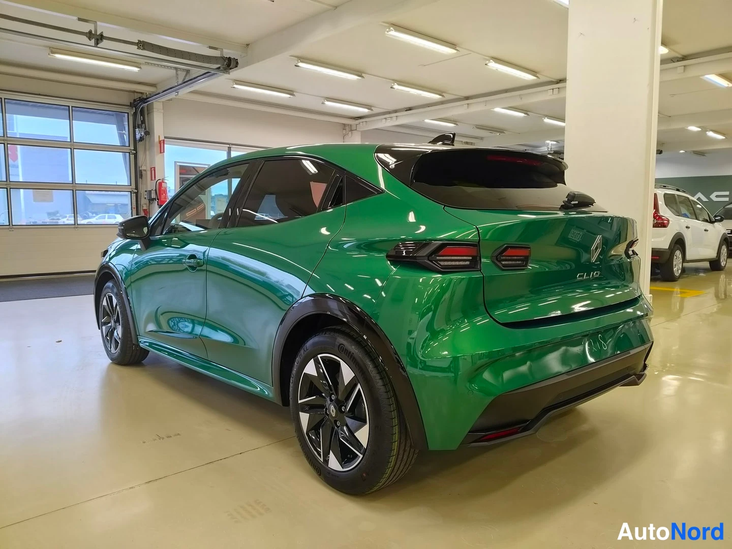 Vihreä Renault Clio 2026, takaviisto, kuva 4