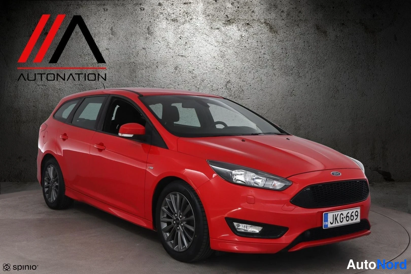 Punainen Ford Focus 2017, etuviisto, keula oikealle, kuva 2