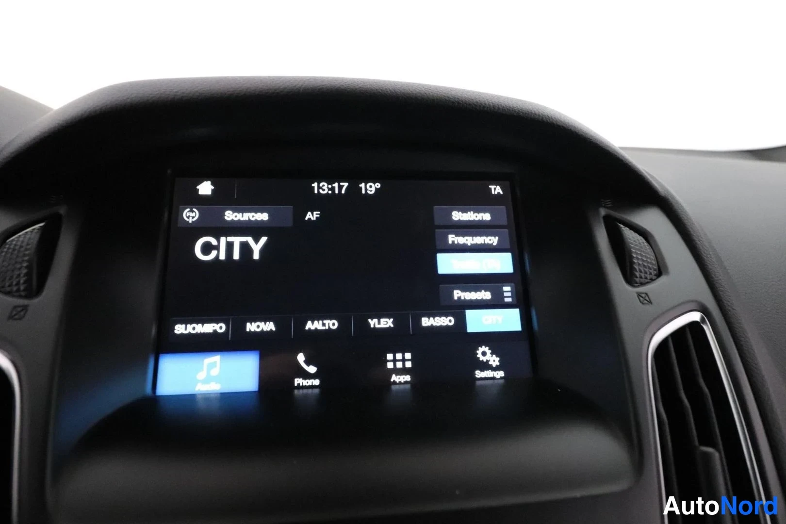 Punainen Ford Focus 2017, yksityiskohta, kuva 14