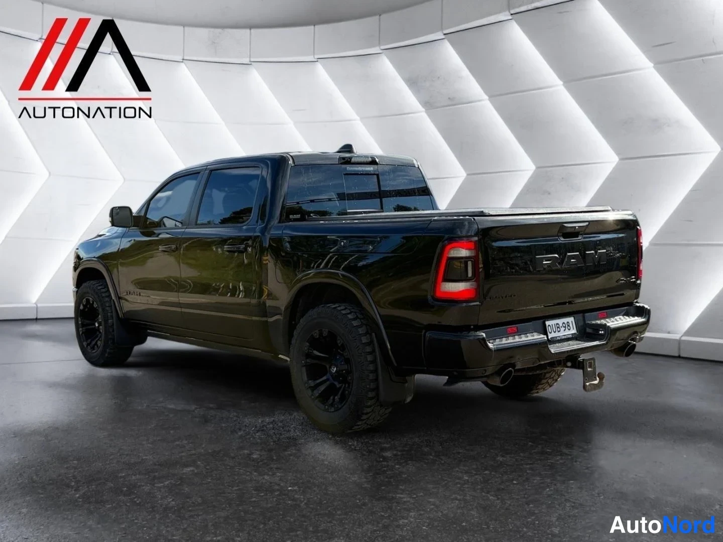Musta Dodge Ram 2021, takaviisto, kuva 6