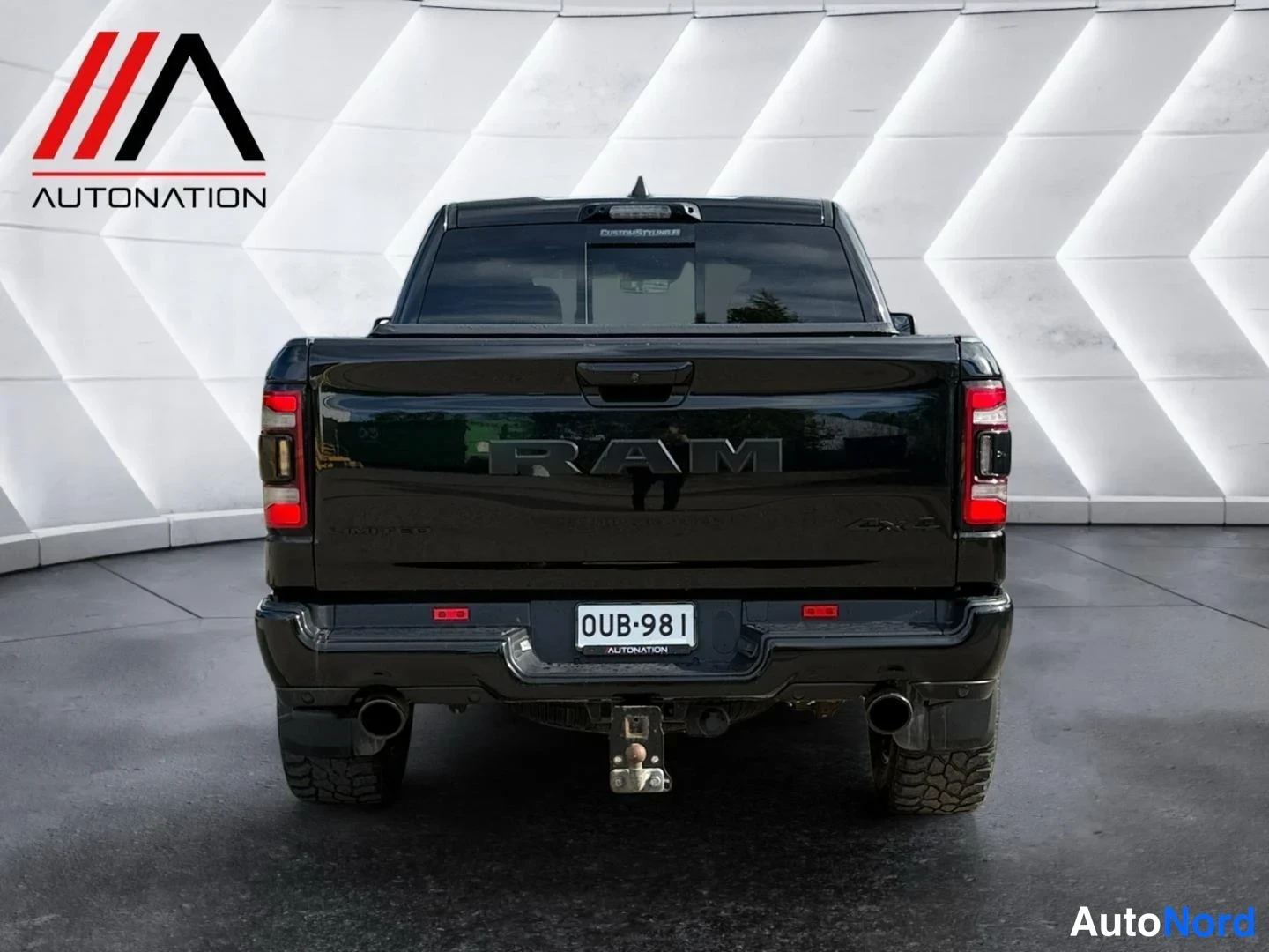 Musta Dodge Ram 2021, takaa, kuva 8