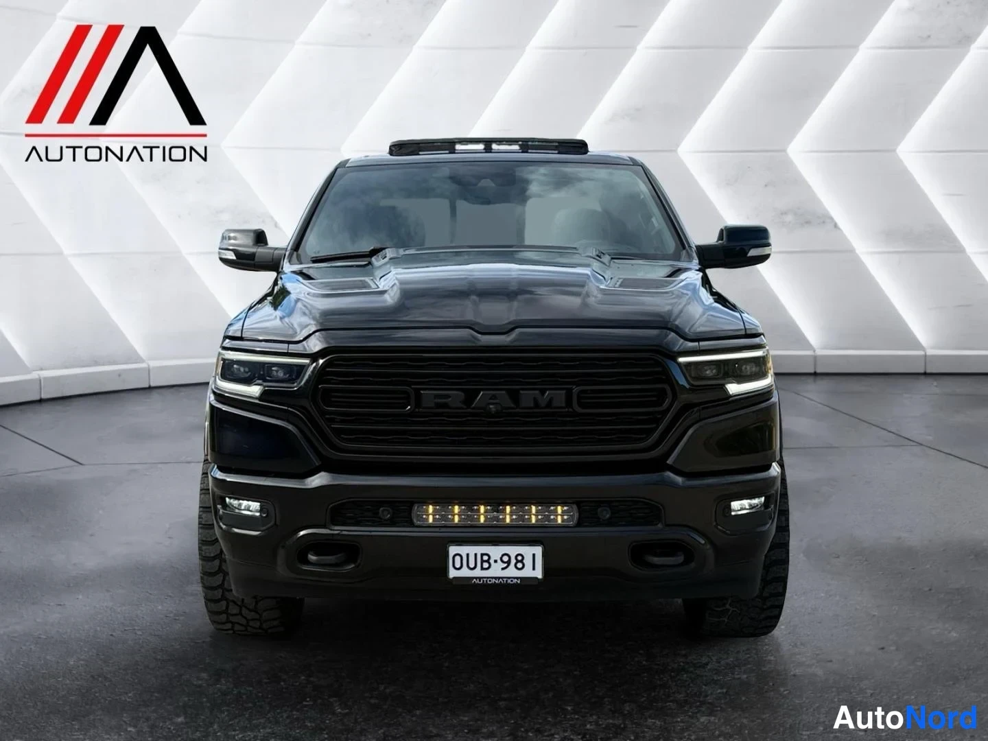 Musta Dodge Ram 2021, edestä, kuva 5