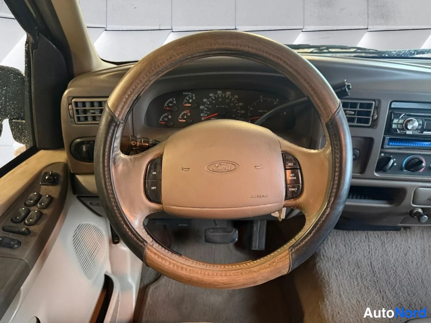 Vihreä Ford Excursion 2000, yksityiskohta, kuva 15