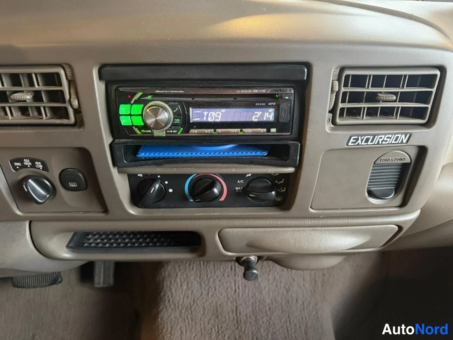 Vihreä Ford Excursion 2000, yksityiskohta, kuva 17
