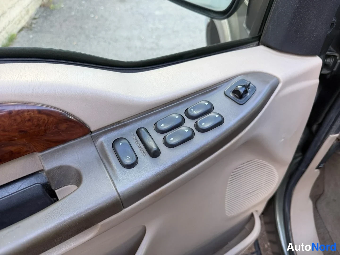 Vihreä Ford Excursion 2000, yksityiskohta, kuva 13