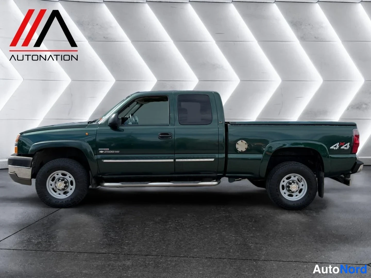 Vihreä Chevrolet Silverado 2005, sivulta, kuva 4