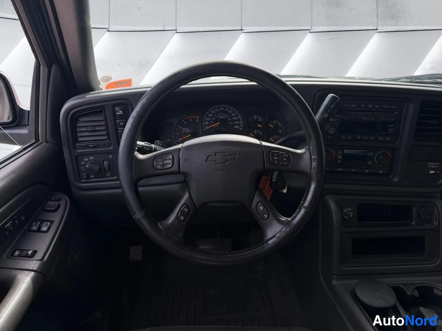 Vihreä Chevrolet Silverado 2005, ohjaamo, kuva 9