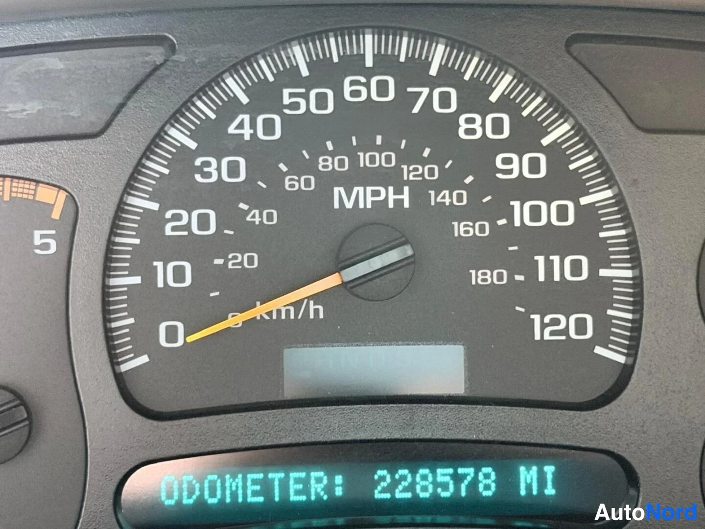 Vihreä Chevrolet Silverado 2005, yksityiskohta, kuva 17