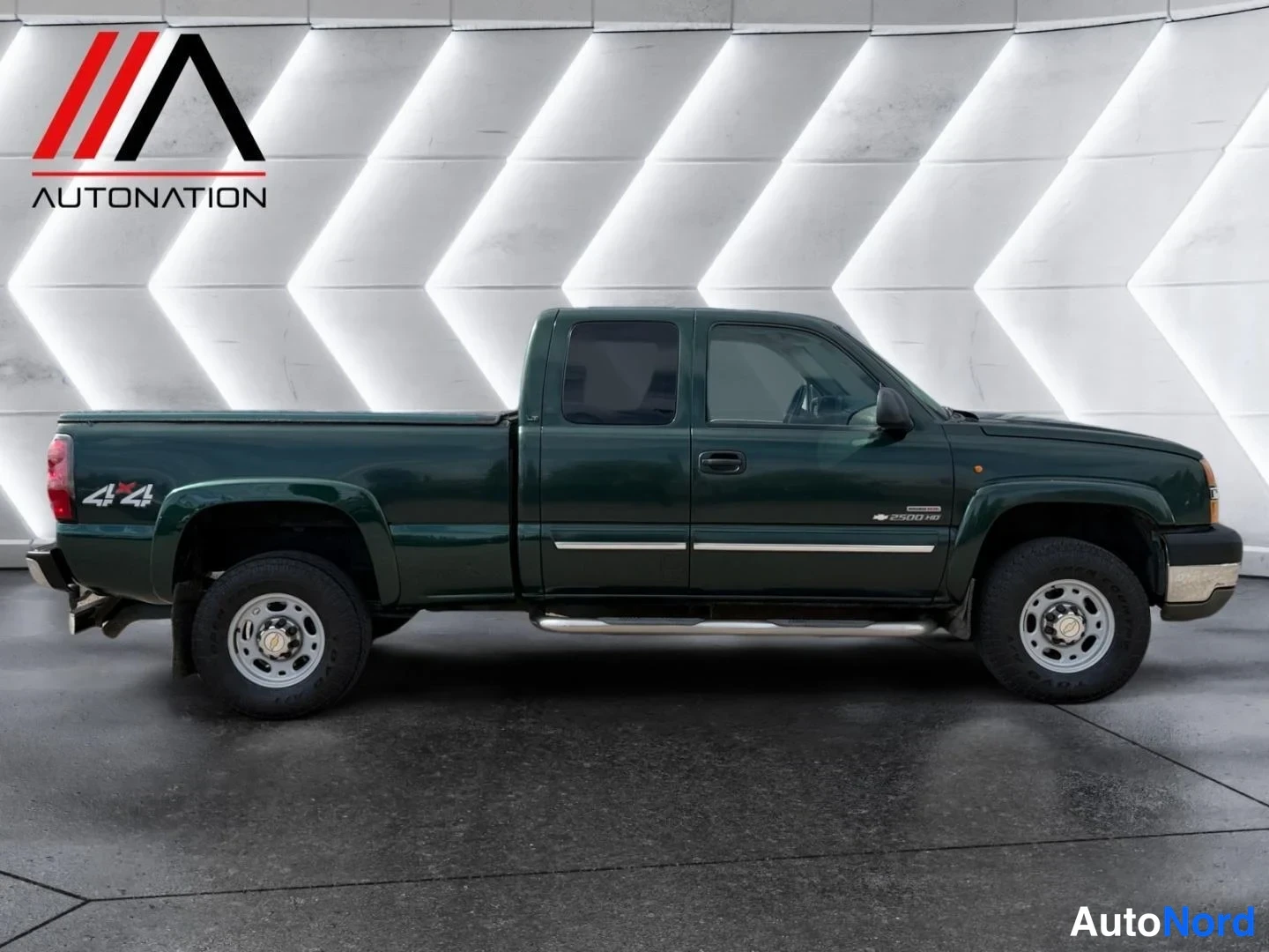 Vihreä Chevrolet Silverado 2005, sivulta, kuva 5
