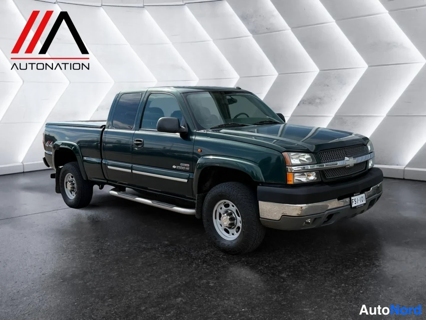 Vihreä Chevrolet Silverado 2005, etuviisto, keula oikealle, kuva 2
