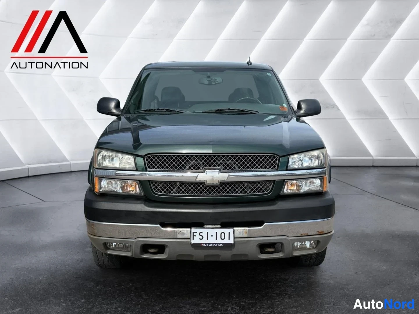 Vihreä Chevrolet Silverado 2005, edestä, kuva 3