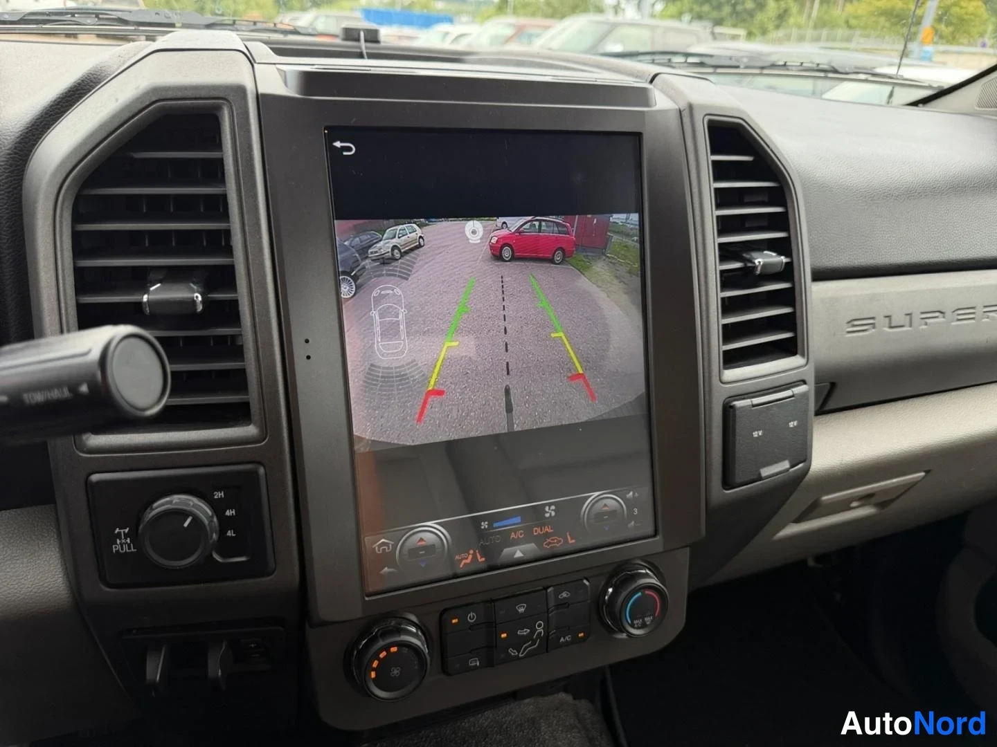 Valkoinen Ford F-250 2019, ohjaamo, kuva 15
