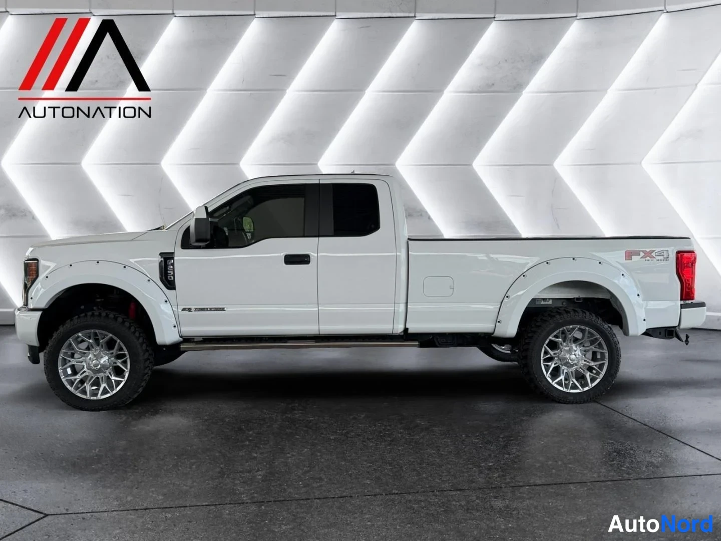 Valkoinen Ford F-250 2019, sivulta, kuva 6