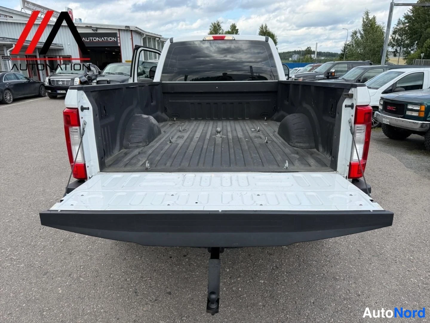 Valkoinen Ford F-250 2019, takaa, kuva 11