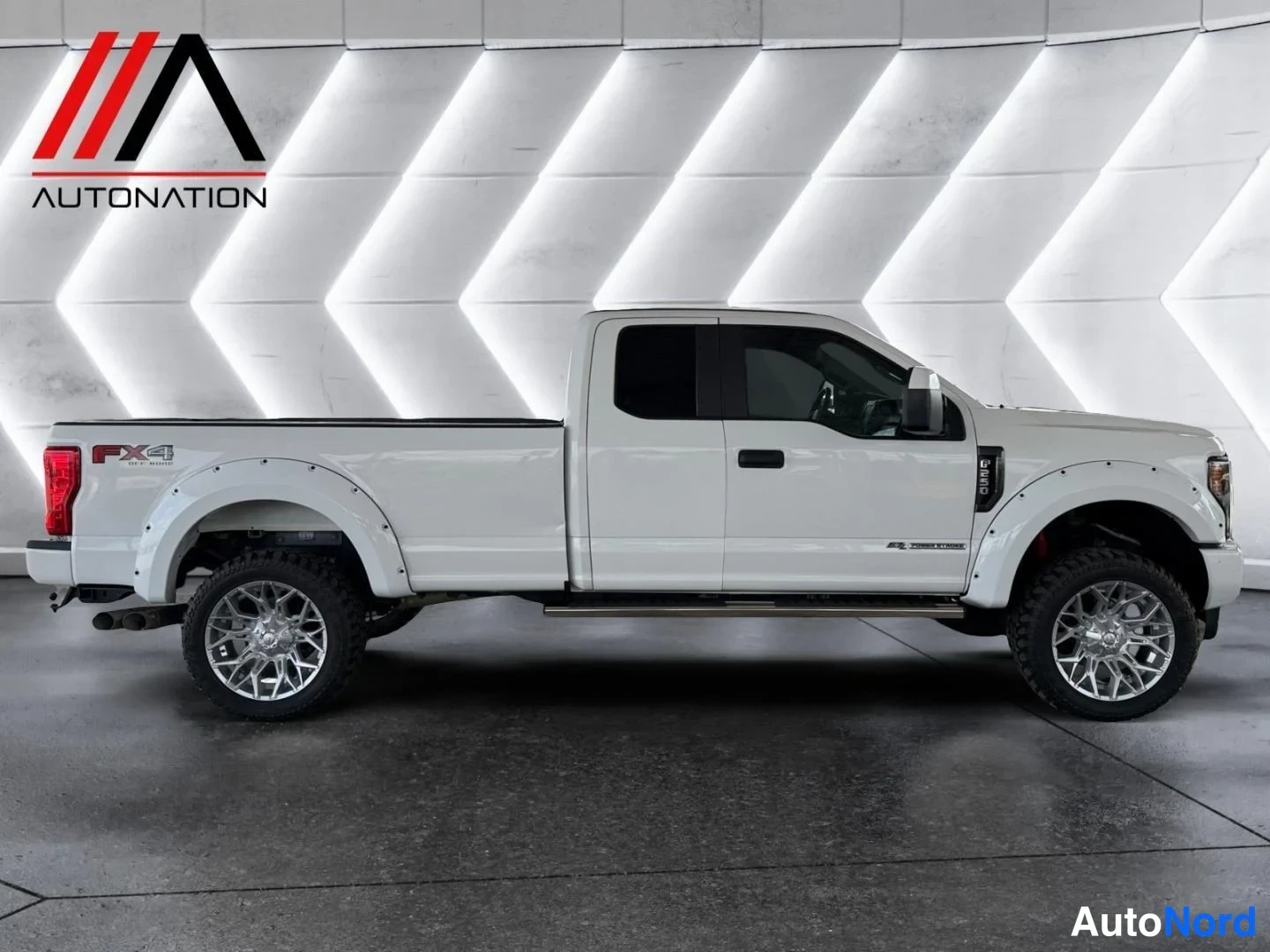 Valkoinen Ford F-250 2019, sivulta, kuva 7