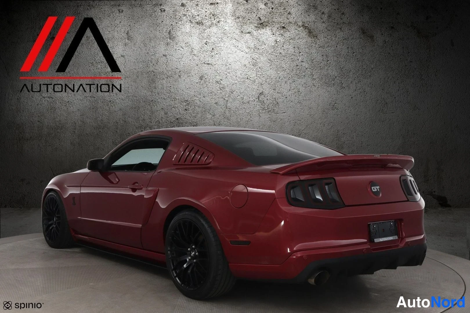 Punainen Ford Mustang 2012, takaviisto, kuva 5