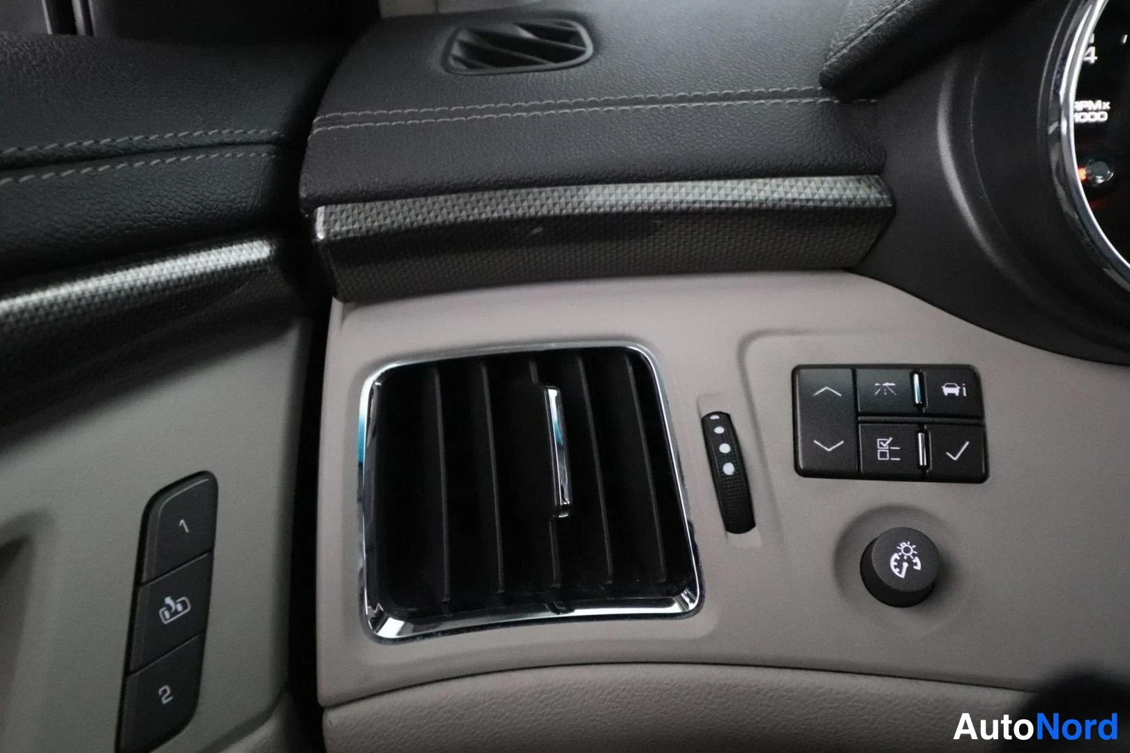 Black Cadillac CTS-V 2010, detail, photo 21