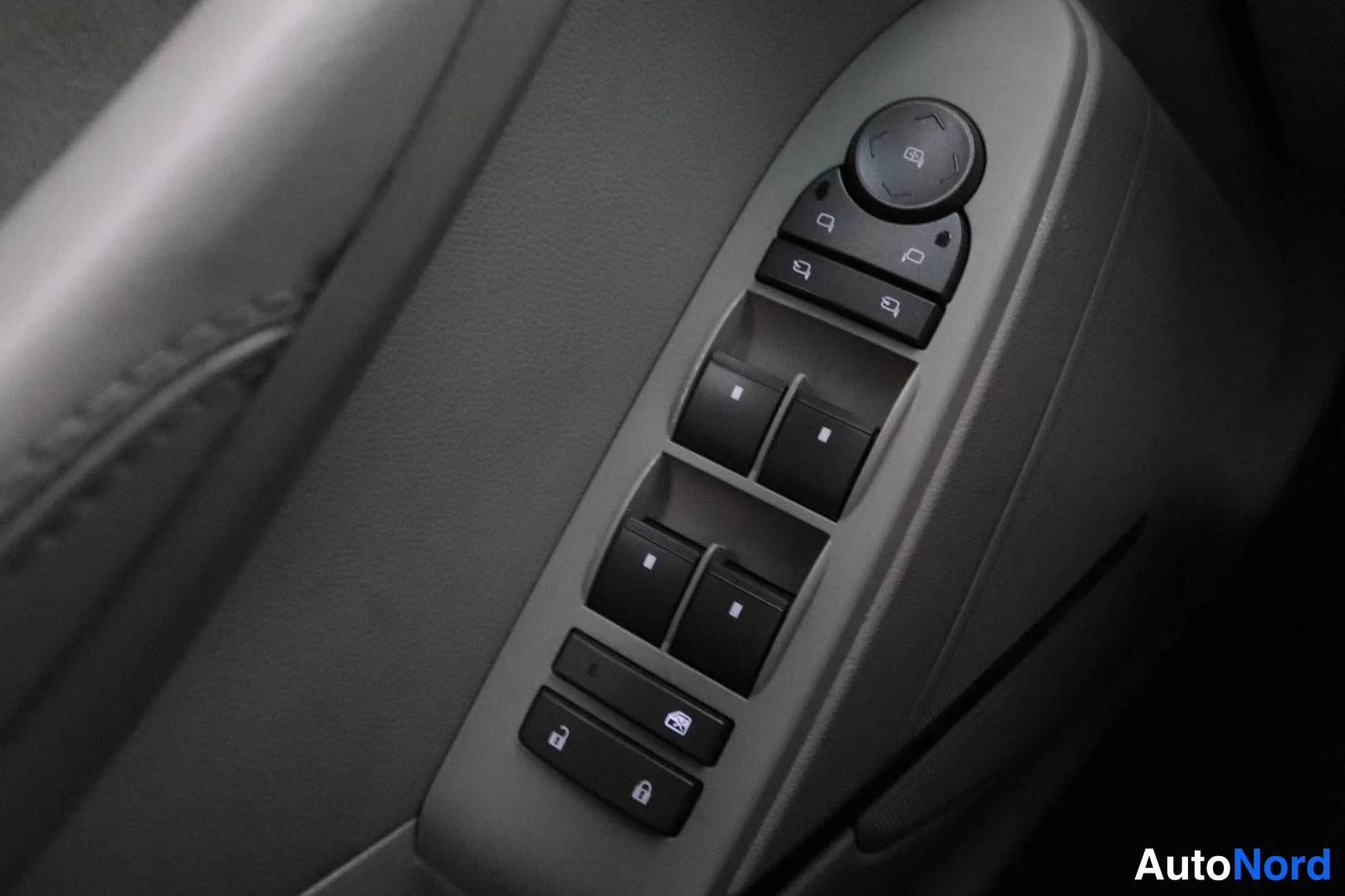 Black Cadillac CTS-V 2010, detail, photo 24