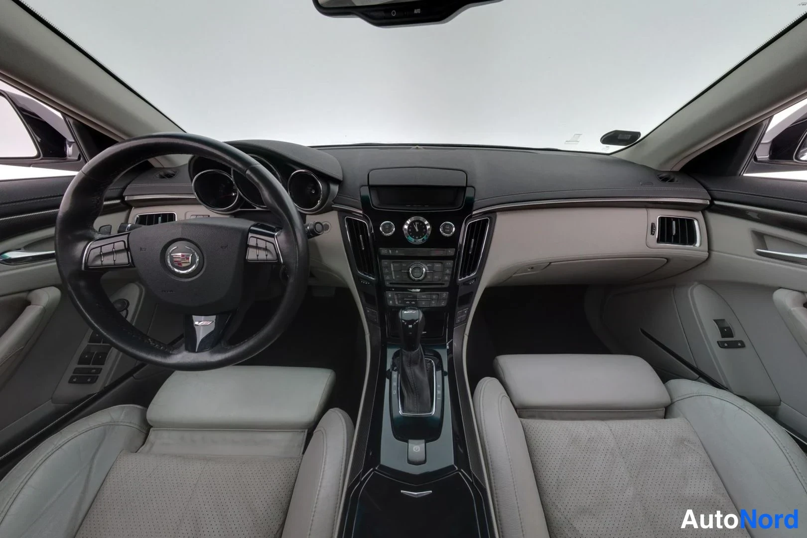 Black Cadillac CTS-V 2010, cockpit, photo 9