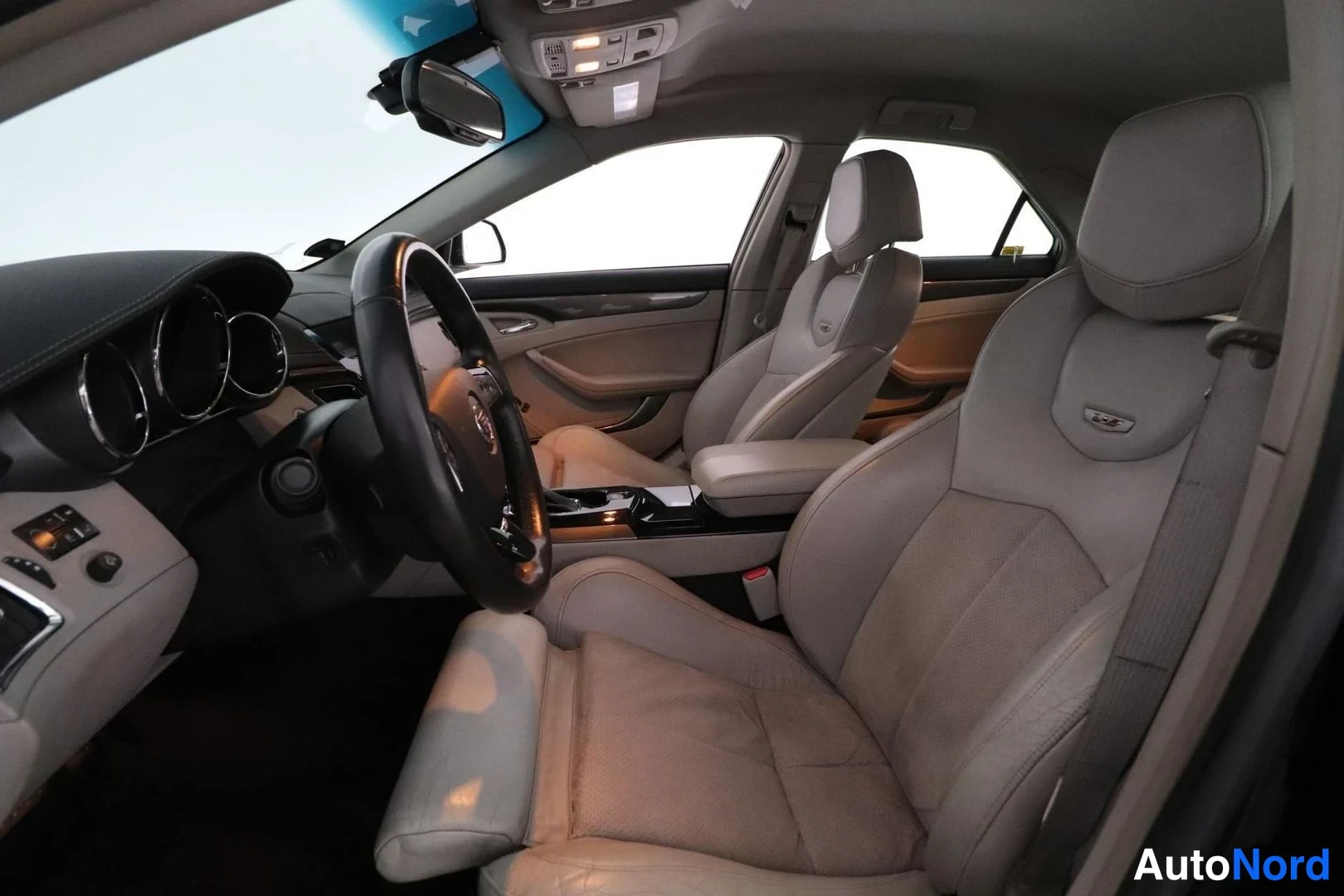 Black Cadillac CTS-V 2010, cockpit, photo 7