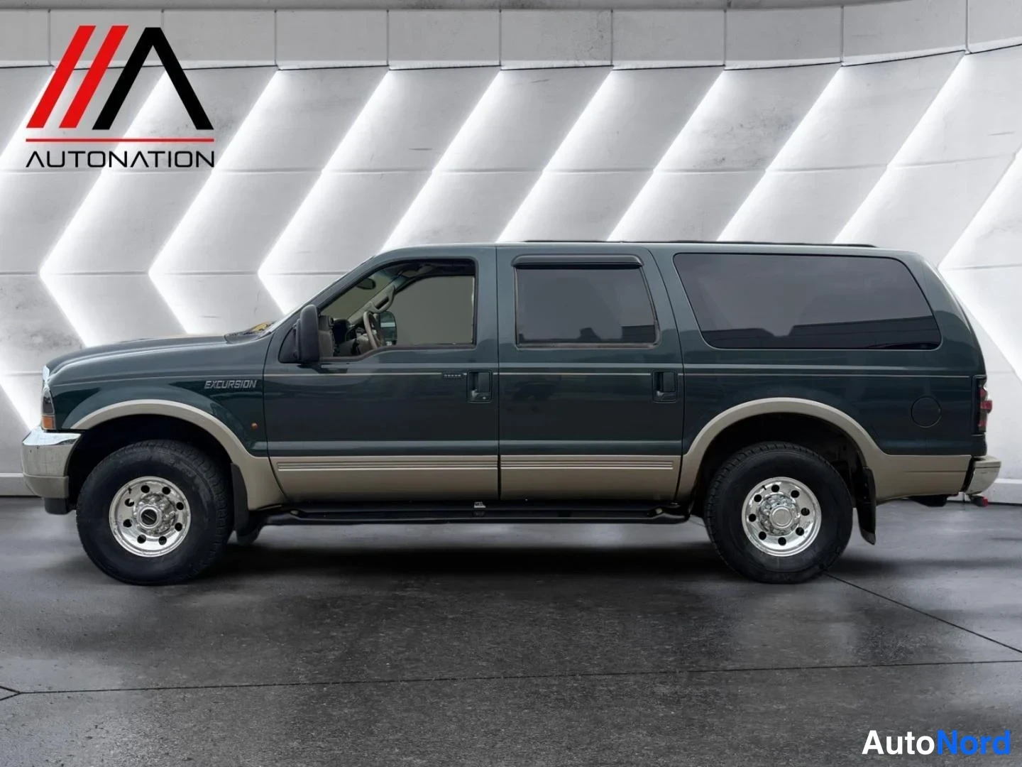 Harmaa Ford Excursion 2000, sivulta, kuva 4
