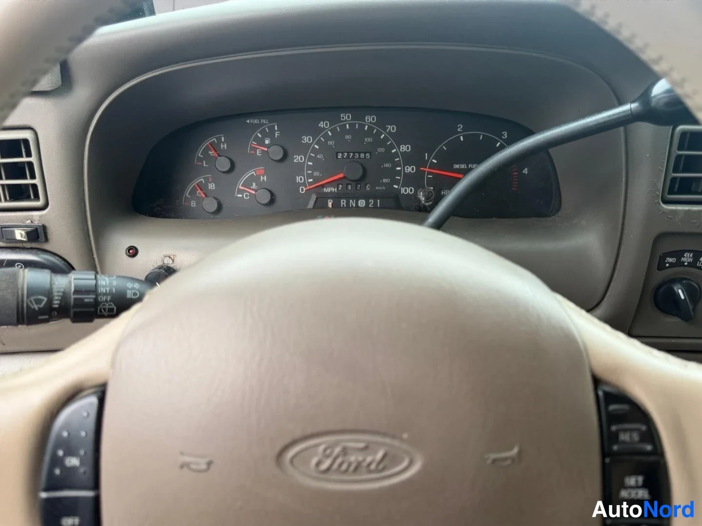 Harmaa Ford Excursion 2000, yksityiskohta, kuva 13