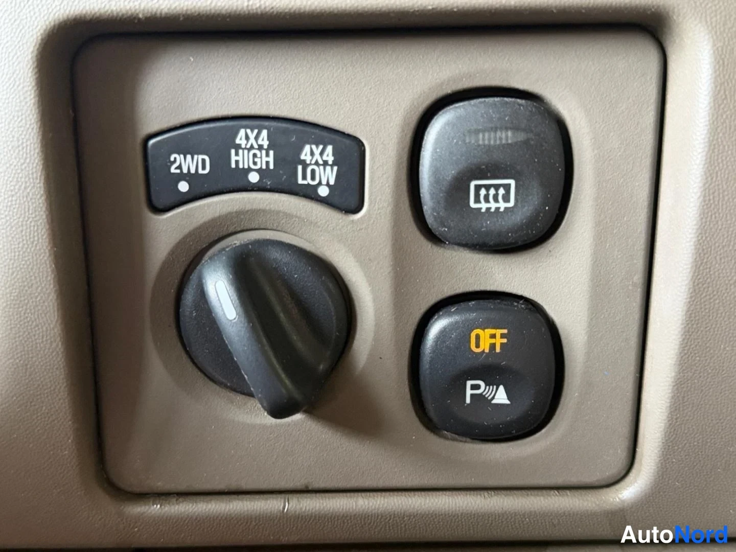 Harmaa Ford Excursion 2000, yksityiskohta, kuva 17